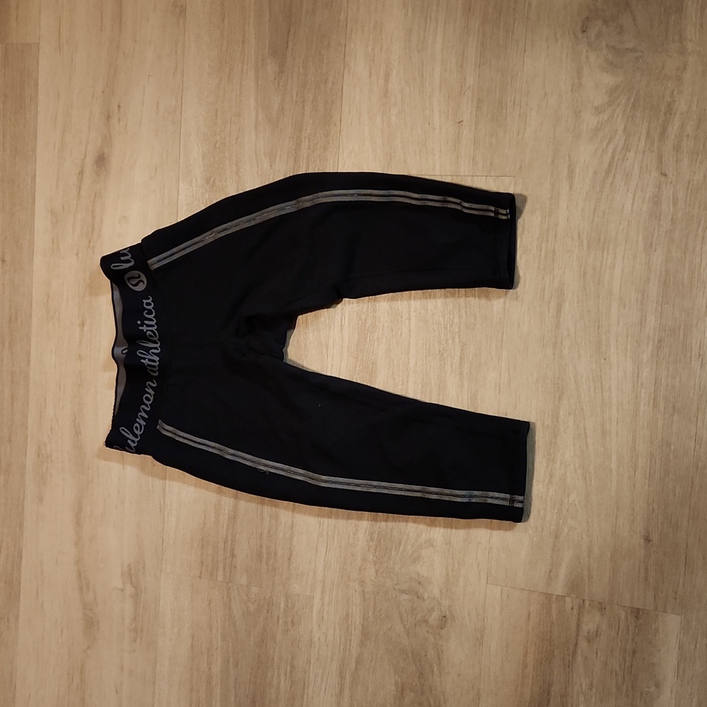 Lululemon inner essence crop leggings size 4
